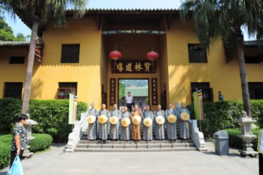 http://old.buddhism.org.hk/upload/editorfiles/2009.10.16_13.9.47_6236.JPG